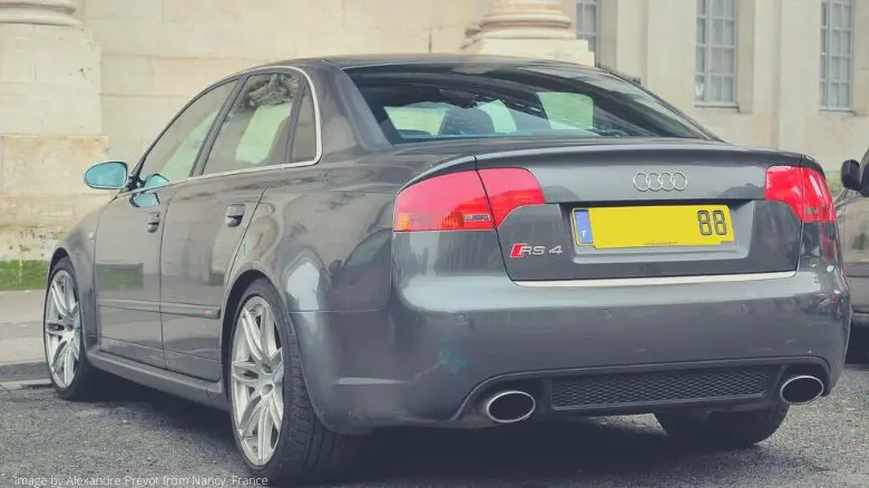 A gray Audi RS4