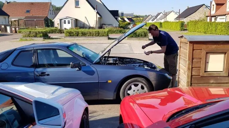 Porsche 944 oil check