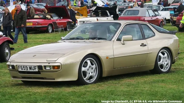 Porsche 944