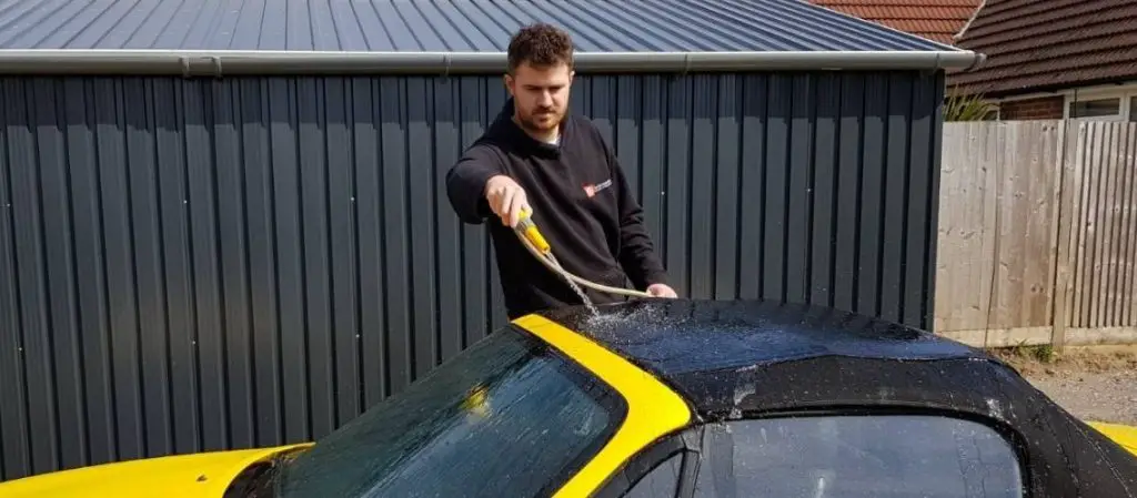 Cleaning a convertible top
