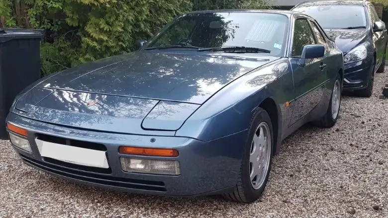 Porsche 944