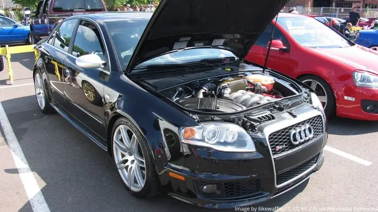 Audi RS4 B7 engine