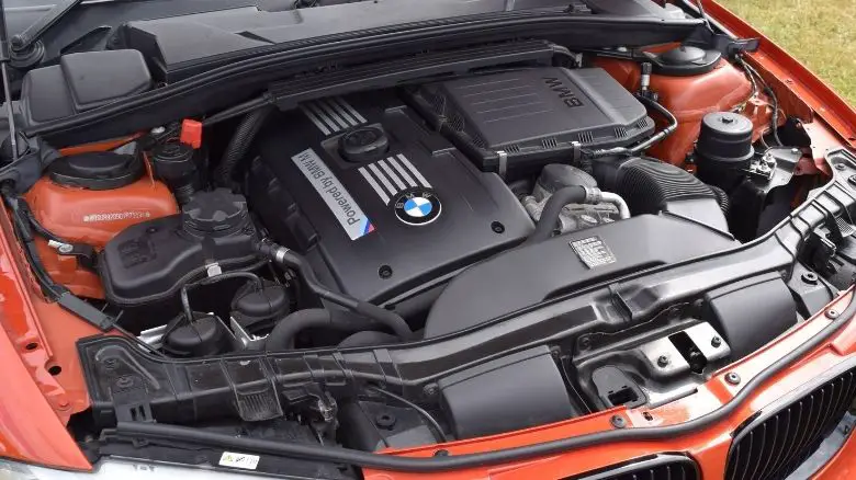BMW 1M engine bay