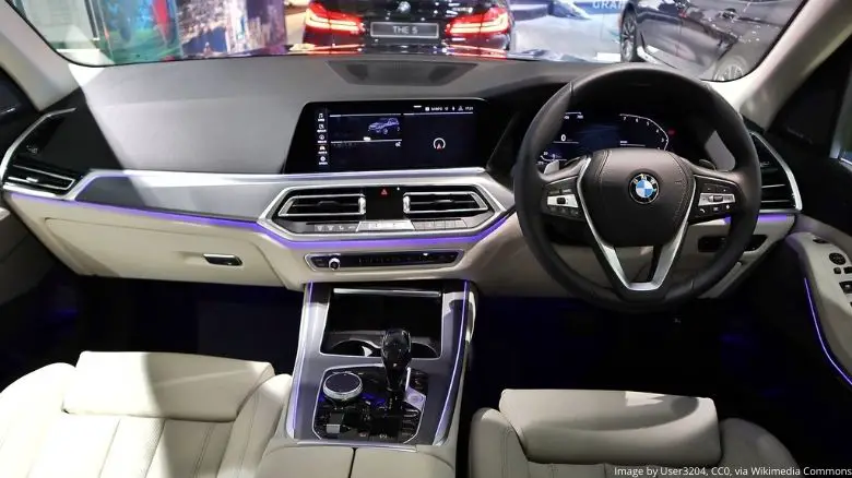 BMW G05 interior