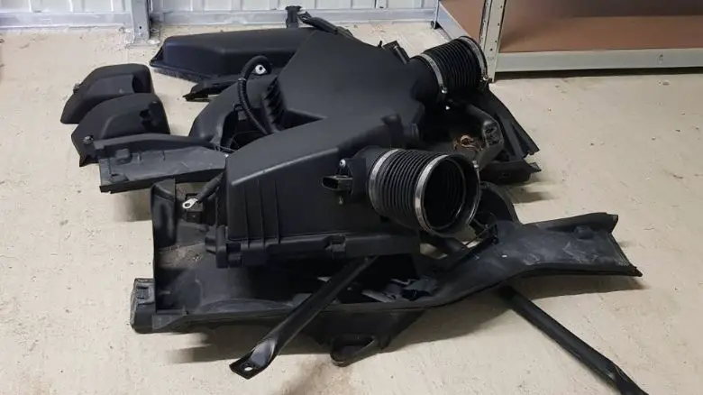 Parts removed from a BMW M5 engine