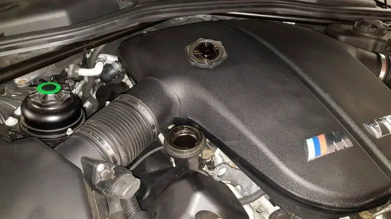 2007 BMW M5 oil cap