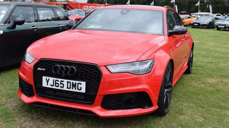A red Audi RS6