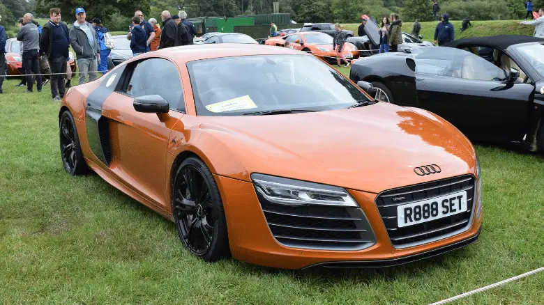 Audi R8 orange