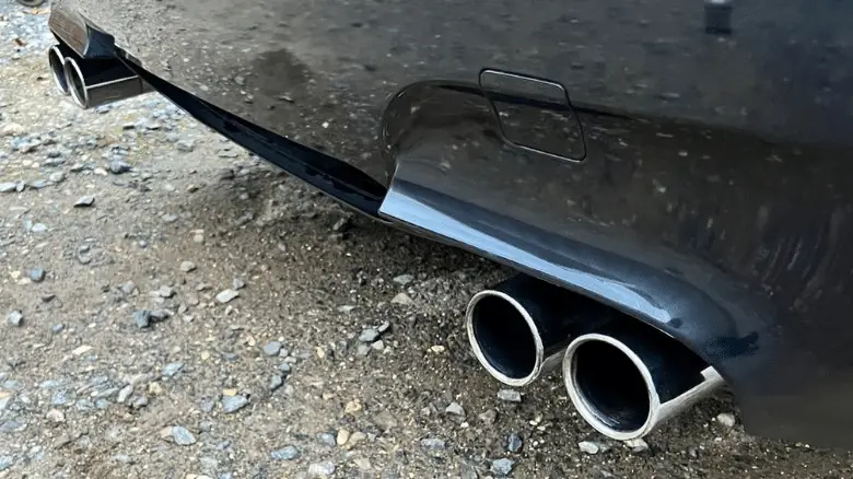 Clean exhaust pipes