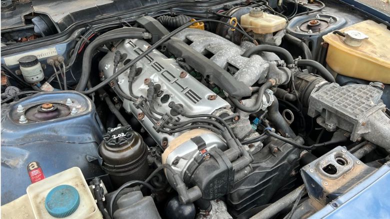 Porsche 944 S2 engine