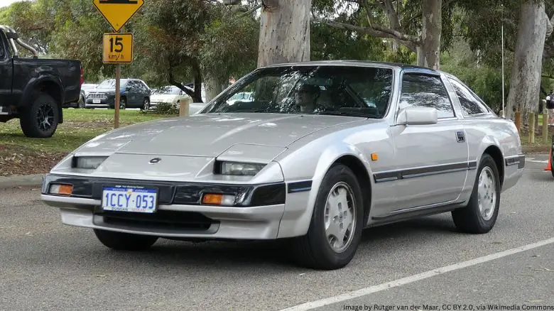 A silver Nissan Z31 300ZX